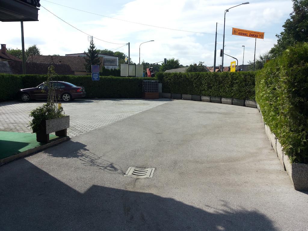 Apartamento Prenocisca Kralj Komenda Exterior foto